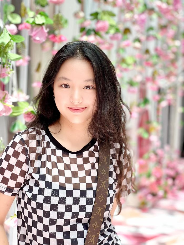 Con sao Việt “cầm kỳ thi họa”: Ái nữ nhà Quyền Linh vẽ siêu đẹp
