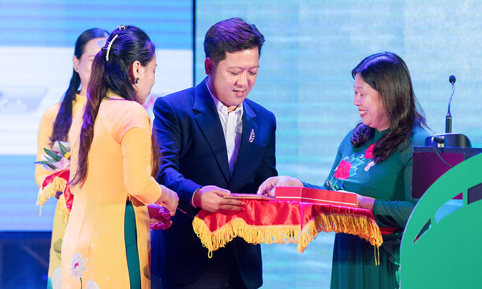 Cứ dự sự kiện Trường Giang lại hướng ánh mắt về phía Nhã Phương