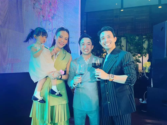Cưng con như Cường Đô La: Sinh nhật ái nữ 2 tuổi rầm rộ hơn đám cưới