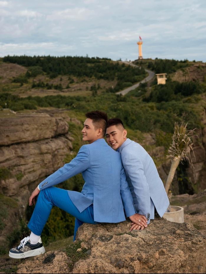 Đám cưới của cặp đôi LGBT: 1339 đoá hoa hồng tượng trưng cho ngày yêu