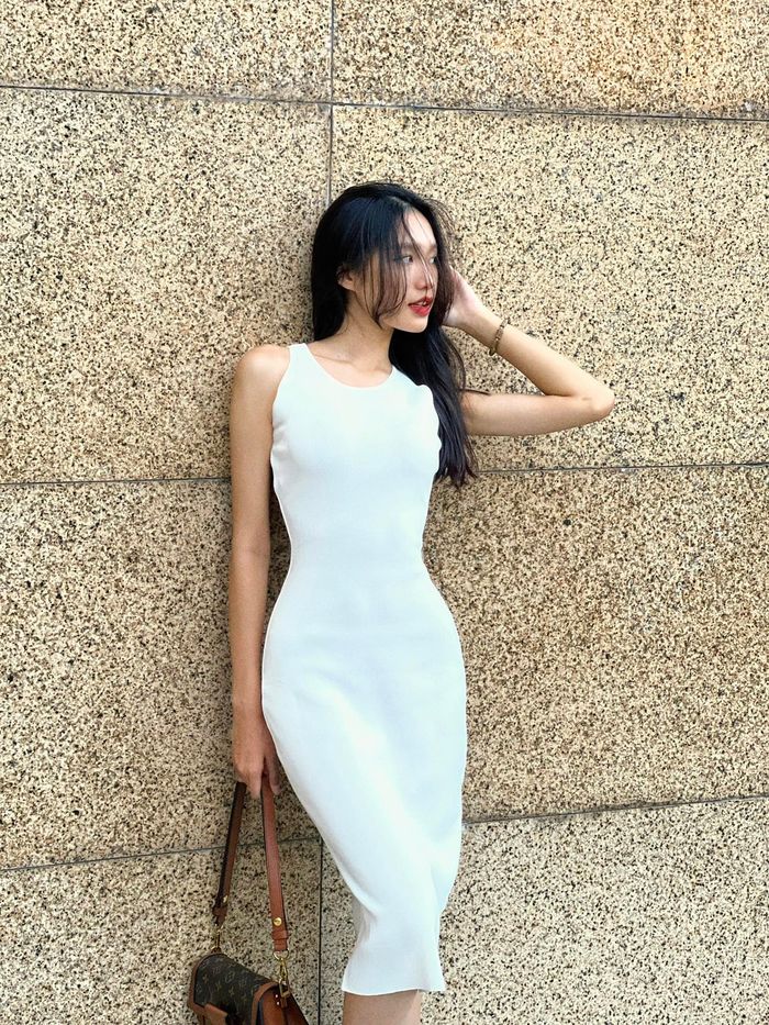 Đi tìm mỹ nữ eo thon hơn Ngọc Trinh: Bạn gái Đoàn Văn Hậu chỉ 55cm