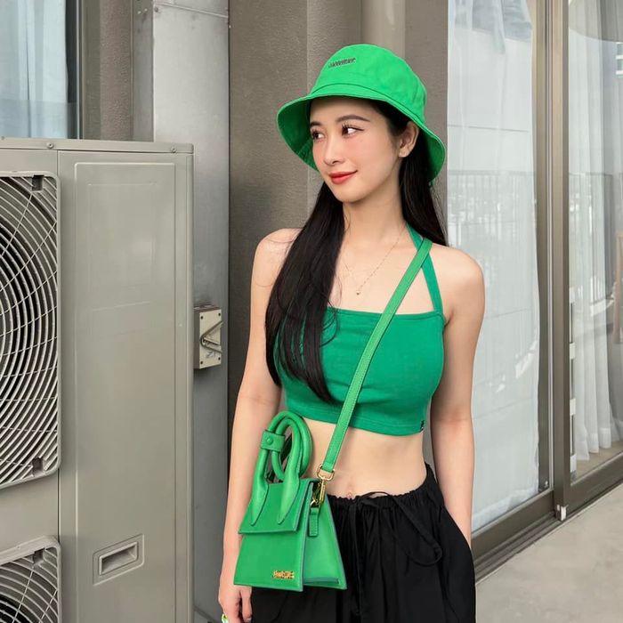 Đi tìm mỹ nữ eo thon hơn Ngọc Trinh: Bạn gái Đoàn Văn Hậu chỉ 55cm