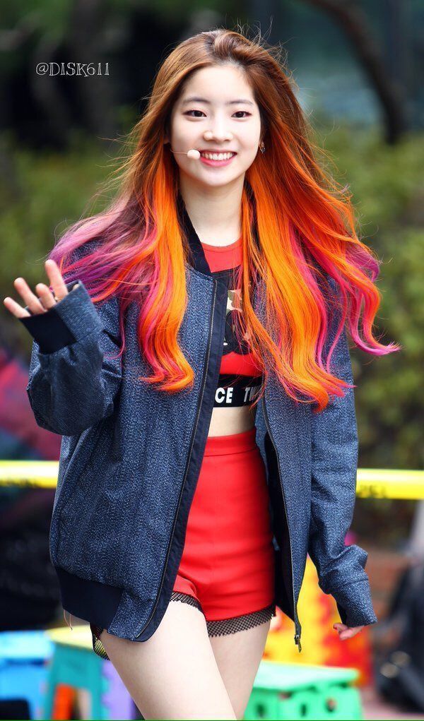 Điểm danh idol Kpop nhuộm tóc nhiều: Lisa, Suga màu nào cũng cân đẹp