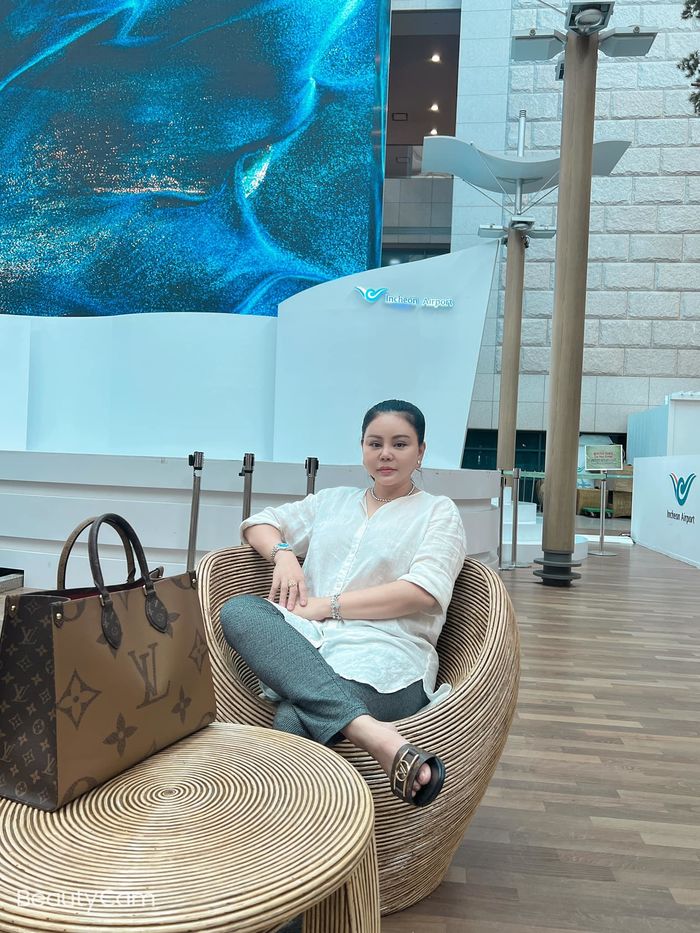 Đọ biệt thự như cung điện của các sao làng hài: Lê Giang xây nhà 10 tỷ