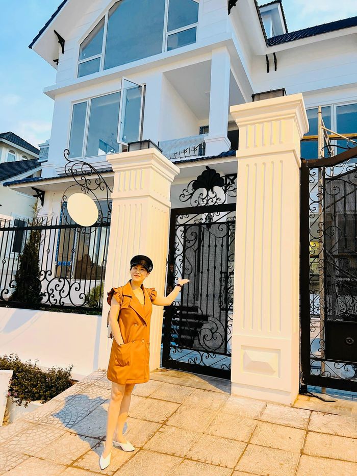 Đọ biệt thự như cung điện của các sao làng hài: Lê Giang xây nhà 10 tỷ