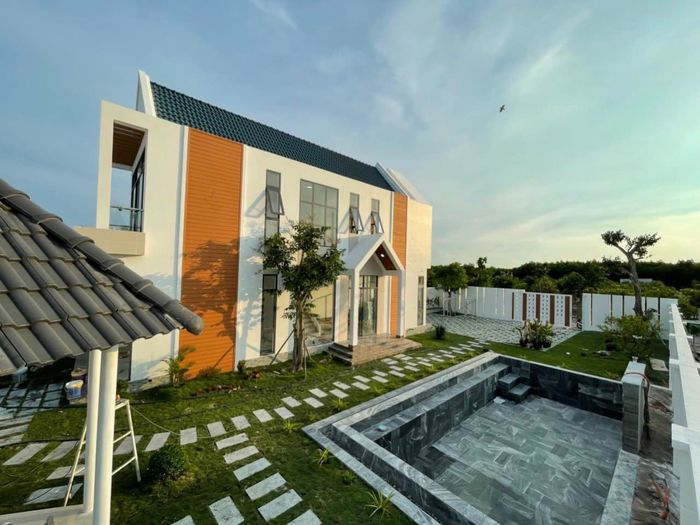 Đọ biệt thự như cung điện của các sao làng hài: Lê Giang xây nhà 10 tỷ