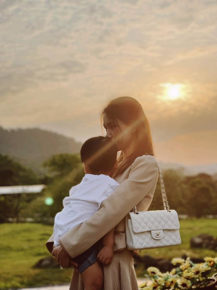 Đòi ngồi thu âm cùng mẹ, Bo Thúi hiểu chuyện không làm ồn