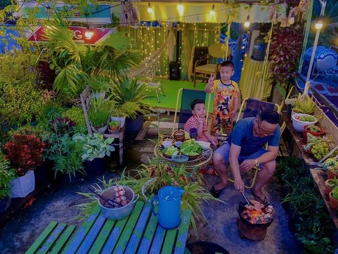 Đôi vợ chồng chi gần 70 triệu cải tạo sân thượng thành khu nghỉ dưỡng