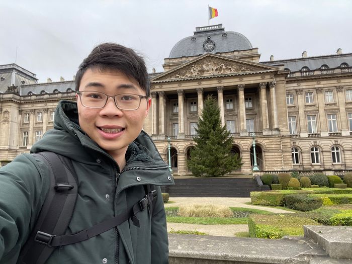 Du lịch style sinh viên: Chàng trai đi 15 nước châu Âu bằng xe buýt