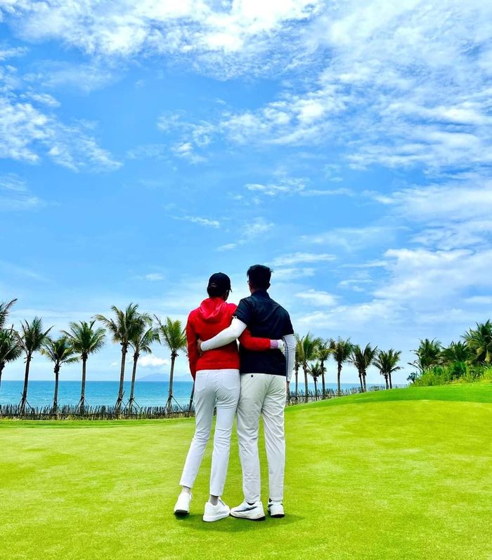Đường tình của các người đẹp chuyển giới Vbiz: Hương Giang gãy gánh
