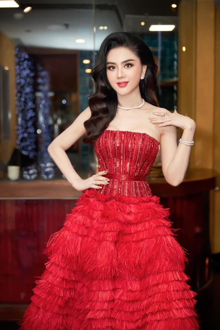 Đường tình của các người đẹp chuyển giới Vbiz: Hương Giang gãy gánh
