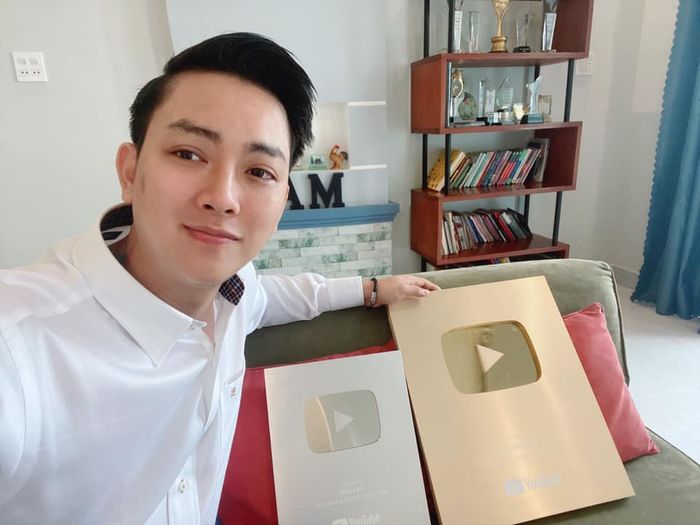 Elly Trần bênh Hoài Lâm vụ ngủ gật, nói chuyện kỳ lạ trên livestream