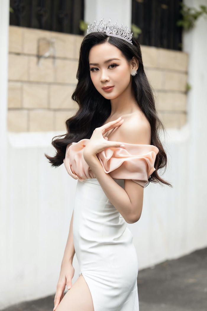 Hai mỹ nữ Bảo Ngọc: Người là con cưng bà trùm, người là Á hậu