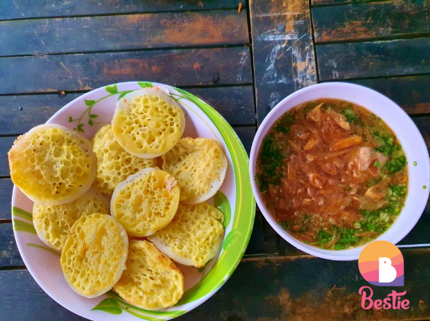 Hàng bánh căn 50 năm giữa phố Bùi Viện: 3 giờ bán hơn 2000 cái/ngày