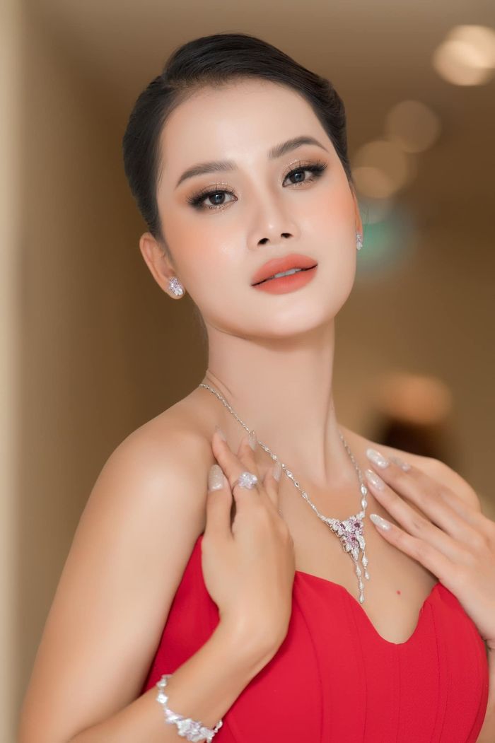 Top 5 Hoa hậu Hoàn vũ Hương Ly - Lê Hoàng Phương như chị em sinh đôi