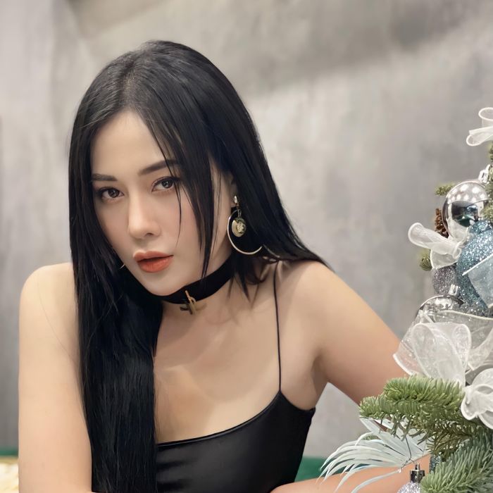 Hậu công khai hẹn hò, Phương Oanh đợi thời gian trả lời tất cả