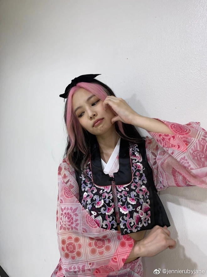 Hết thúc đẩy doanh thu hanbok BLACKPINK đưa đàn huyền cầm vào âm nhạc