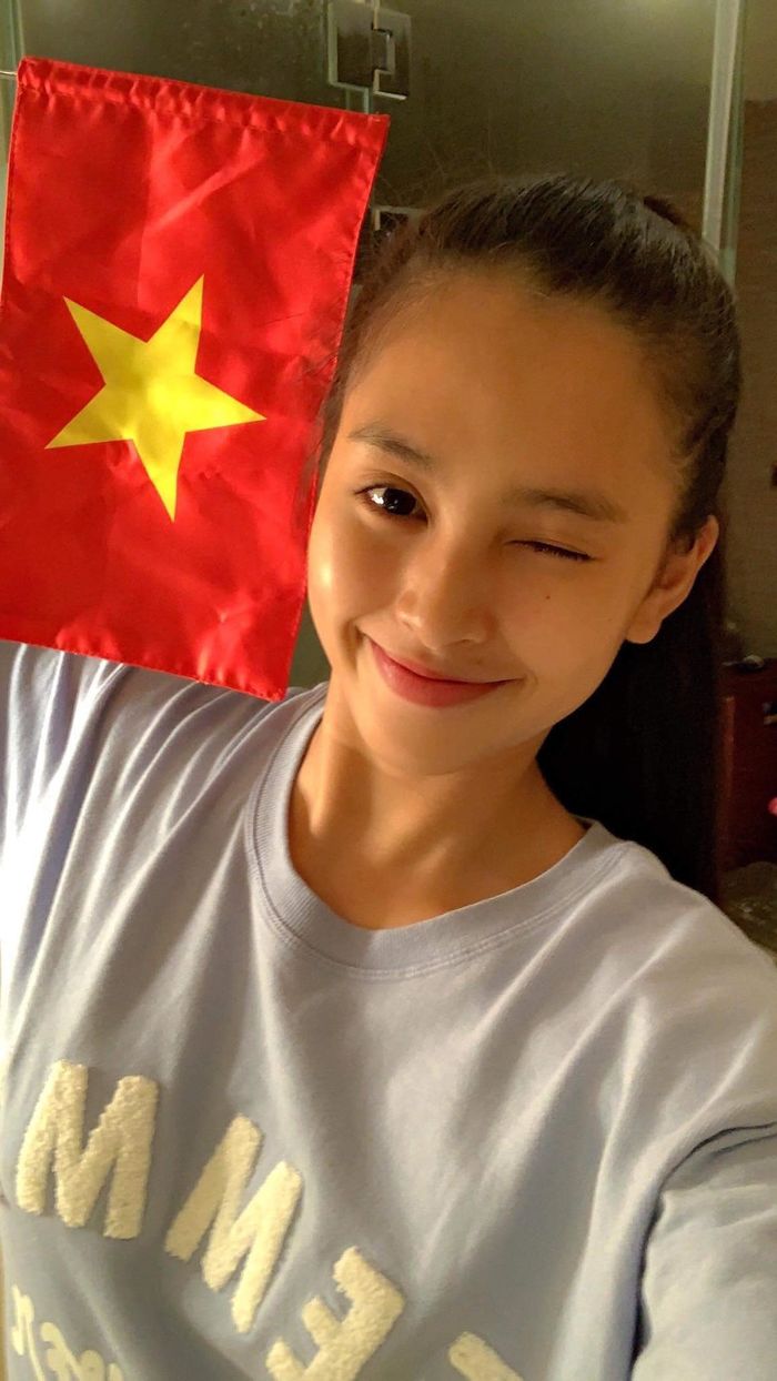 Hoa - Á hậu Vbiz chăm khoe mặt mộc: Phương Nhi da đẹp như em bé