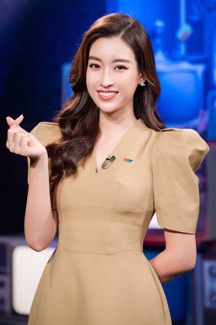Hoa hậu bén duyên với nghề MC: Thụy Vân, Mỹ Linh gây sốt ở đài VTV