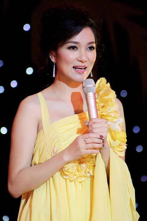 Hoa hậu bén duyên với nghề MC: Thụy Vân, Mỹ Linh gây sốt ở đài VTV