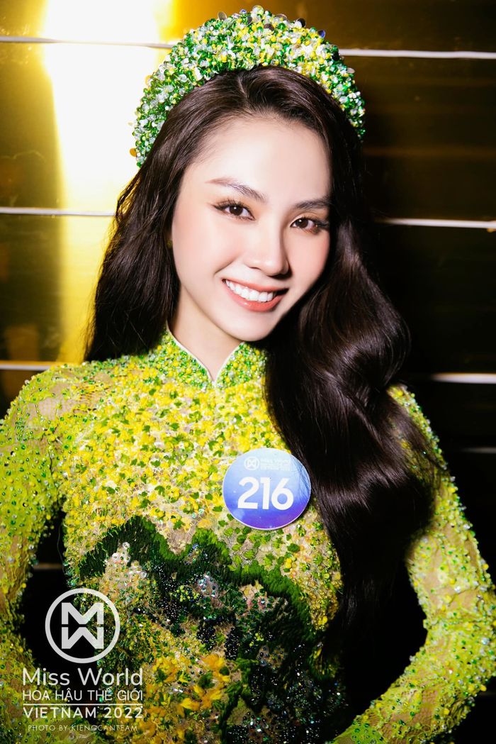 Hoa hậu Mai Phương xin lỗi mẹ vì bỏ du học, bắt xe bus đi học catwalk