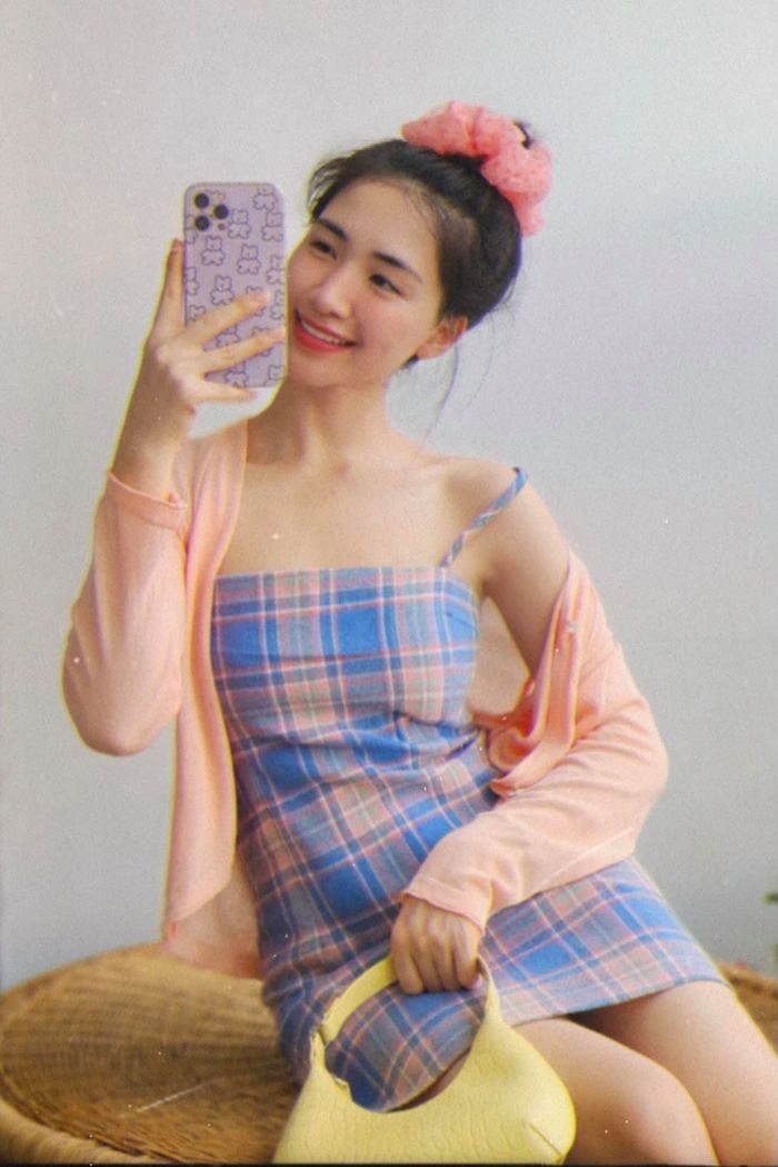 Hòa Minzy lão hóa ngược ở tuổi U30: Đóng MV nhìn như gái teen