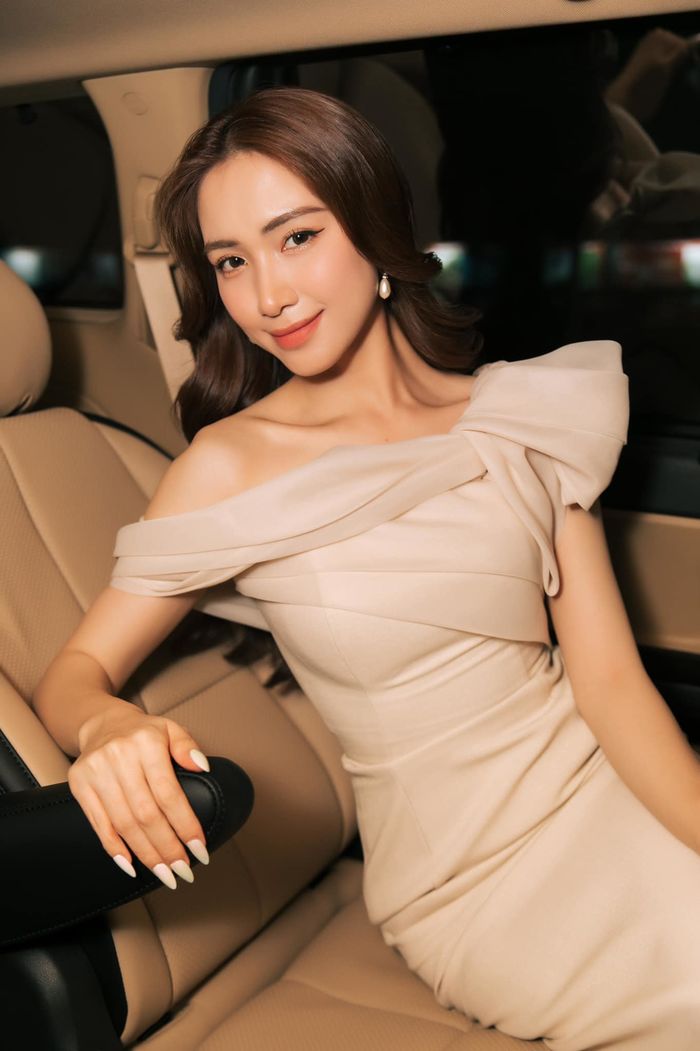 Hòa Minzy mê váy giá mềm mix phụ kiện trăm triệu: Outfit nào cũng mê