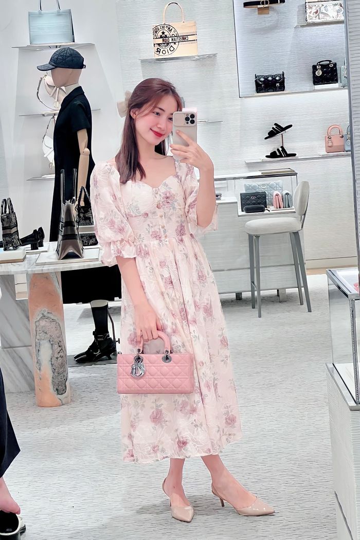 Hòa Minzy mê váy giá mềm mix phụ kiện trăm triệu: Outfit nào cũng mê