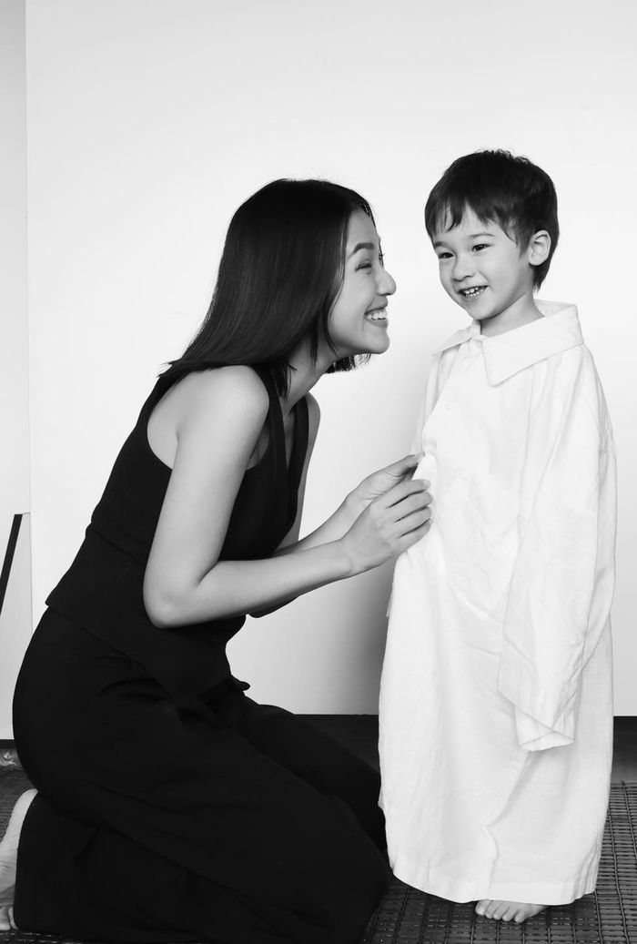 Hoàng Oanh tung bộ ảnh mẹ đơn thân: Bé Max ngày càng ra dáng soái ca