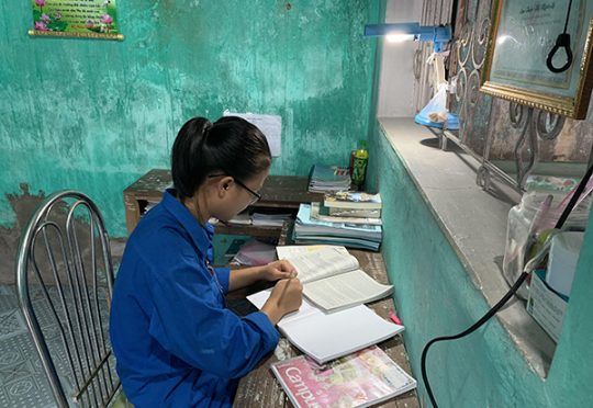 Học phí đại học tăng kịch sàn: Cơ hội nào cho học sinh nghèo hiếu học?