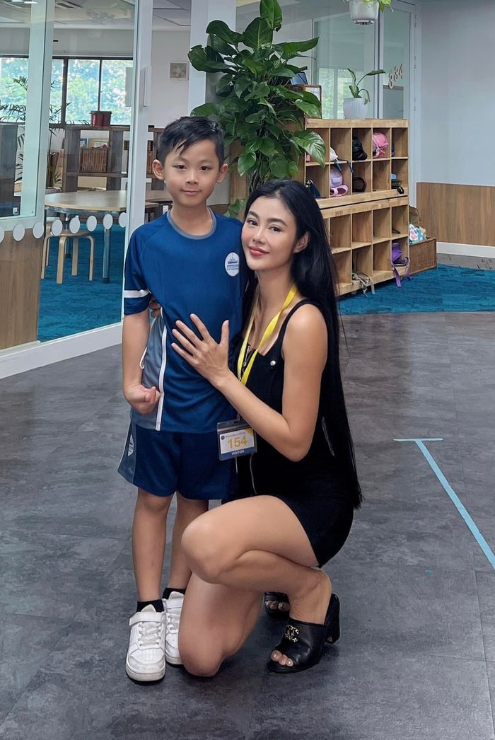 Hot girl ăn chơi nhất Việt Nam: Li hôn chồng và tự chủ nuôi con trai