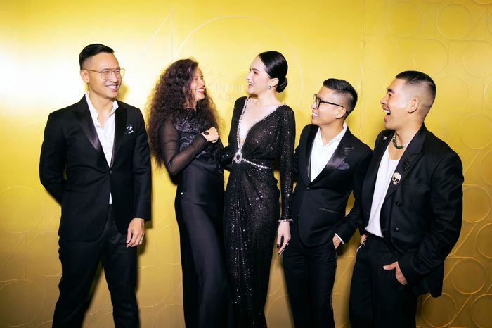 Hương Giang đi sự kiện hậu chia tay Matt Liu: Biểu cảm 100 tấm như 1
