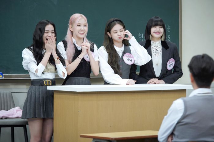 Idol Kpop bị lầm là trưởng nhóm: Jennie, Seulgi mặt toát lên thủ lĩnh
