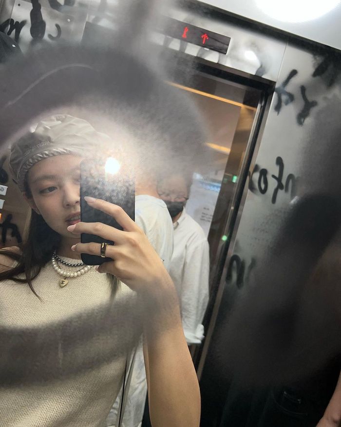 Idol Kpop bị lầm là trưởng nhóm: Jennie, Seulgi mặt toát lên thủ lĩnh