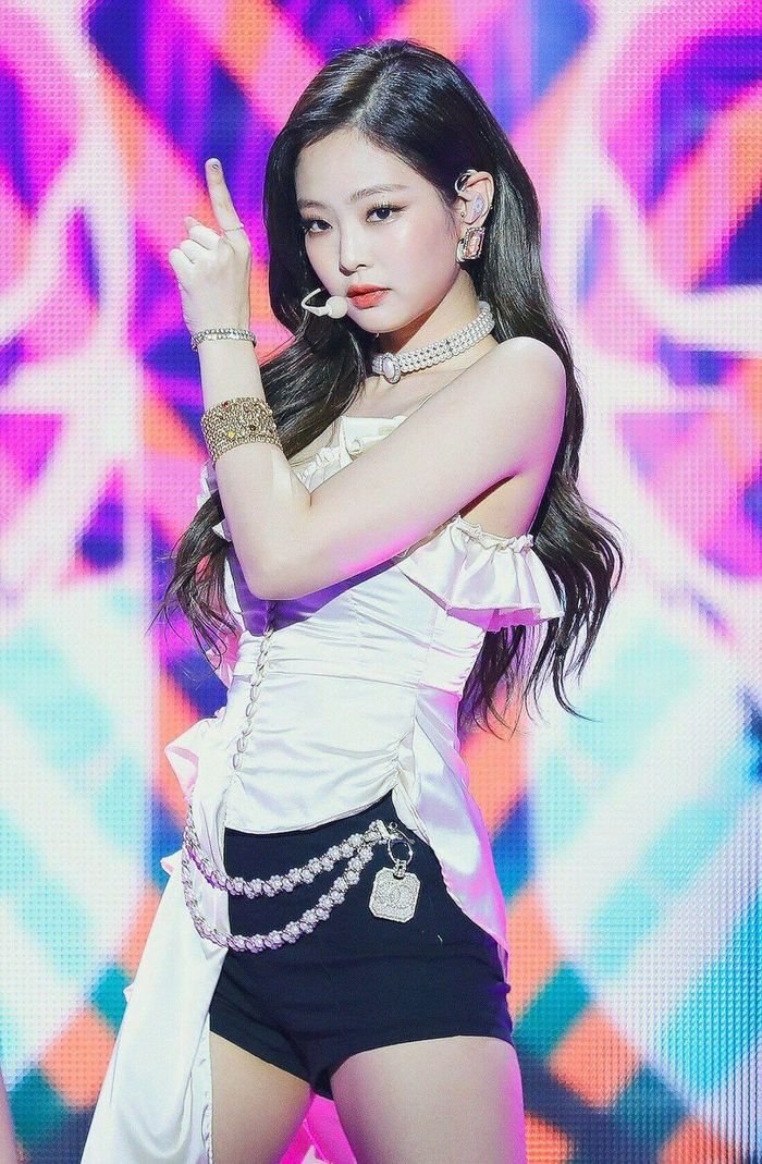 Idol nữ cân đẹp tóc đen và tóc vàng: Winter lúc nào cũng xinh xỉu
