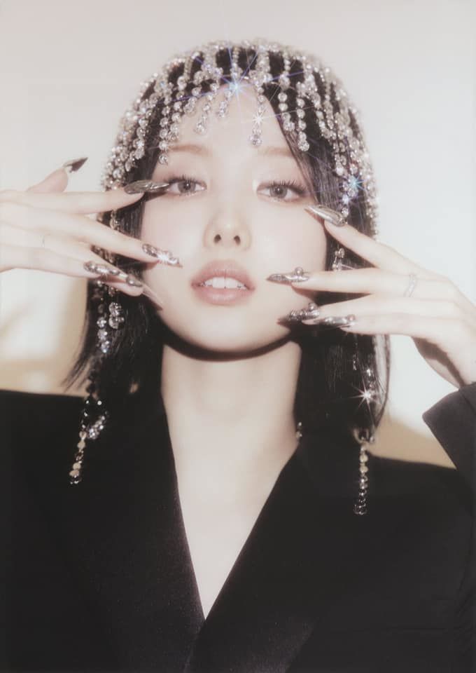 Idol nữ cân đẹp tóc đen và tóc vàng: Winter lúc nào cũng xinh xỉu