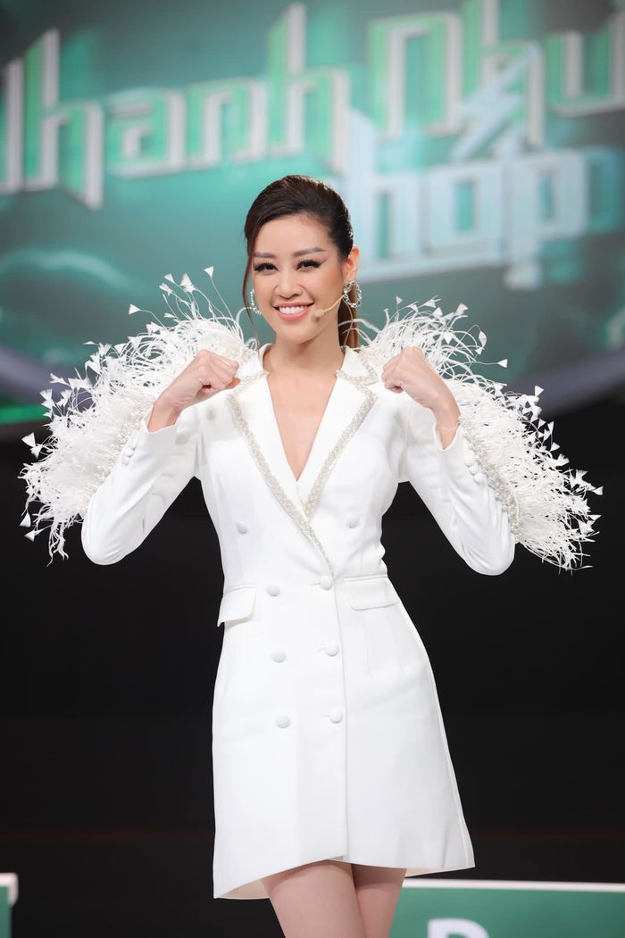 Là cựu Hoa hậu, Khánh Vân vẫn đắt show, nhận job ầm ầm