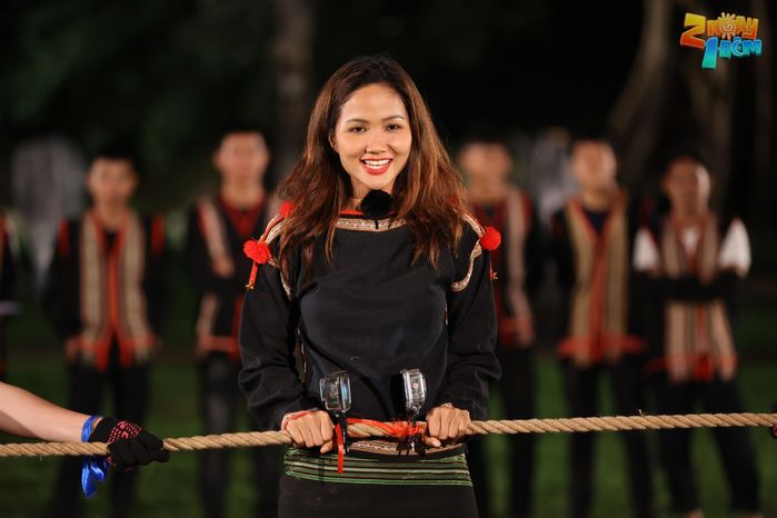 Khi các nàng hậu tham gia gameshow: Thùy Tiên chuẩn thánh biểu cảm