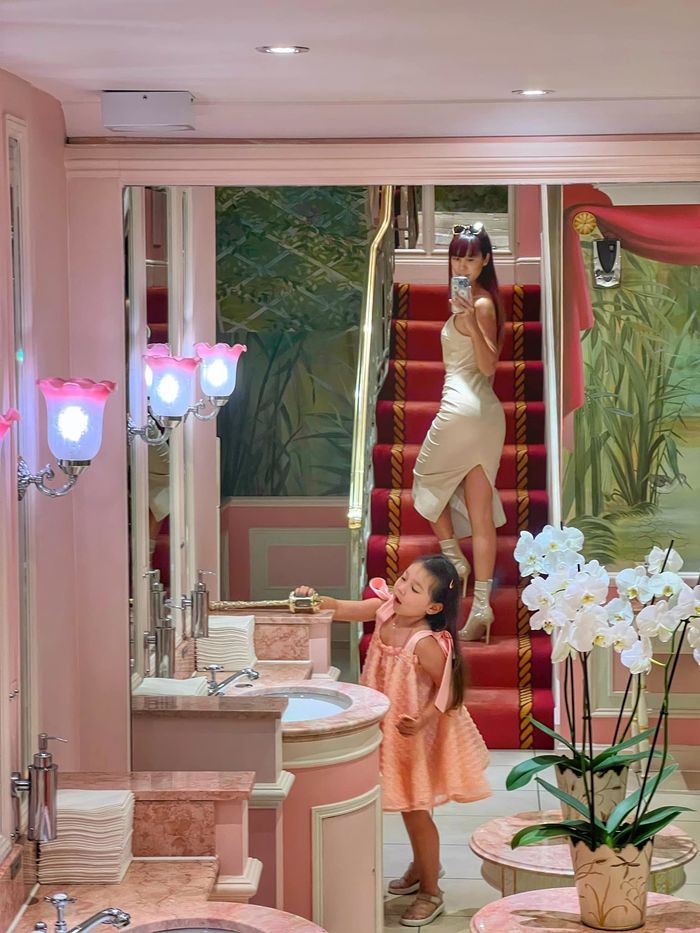 Khoảnh khắc công chúa ngủ trong rừng của dàn ái nữ nhà sao Việt