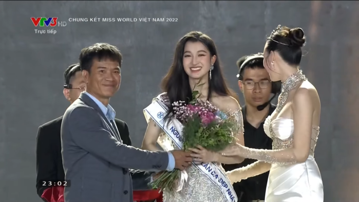 Chùm khoảnh khắc đăng quang của Tân Miss World Vietnam