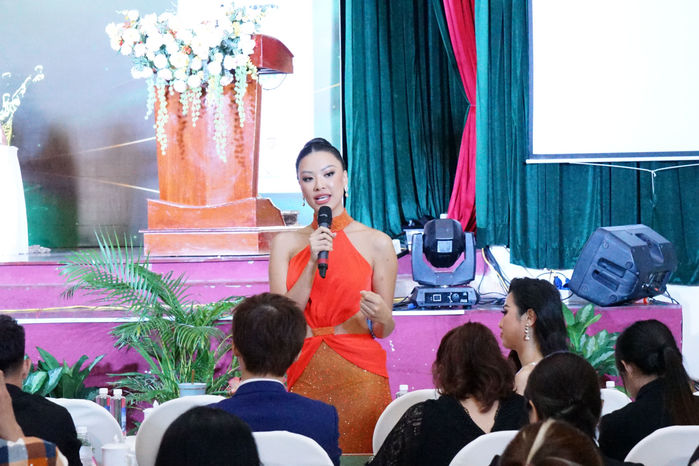 Kim Duyên lên tiếng về tin đồn bị buộc thôi học