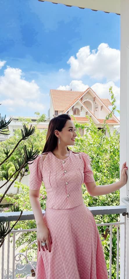 Lã Thanh Huyền lại mua thêm biệt thự: Đại gia của Vbiz là đây