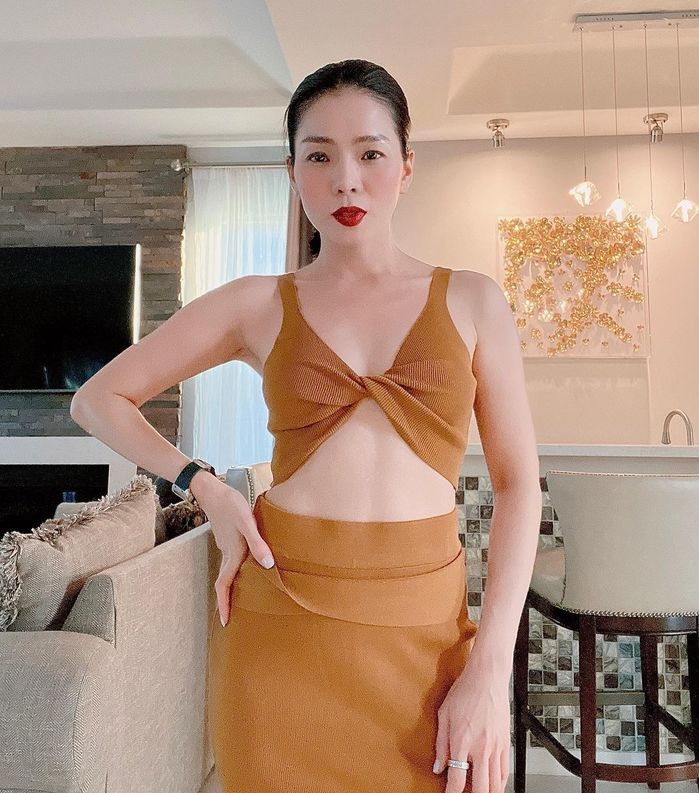 Lệ Quyên 41 tuổi bụng rõ múi cơ: Đi lưu diễn cũng chăm tập bảo sao