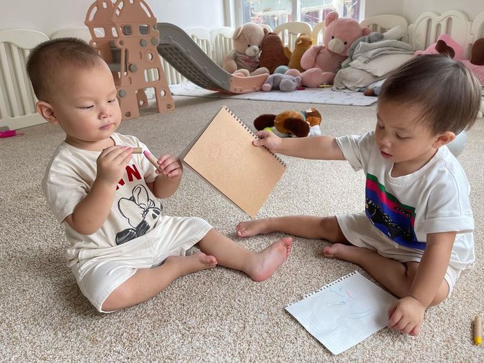 Làm chị khó đấy nhưng mà thật vui: Lisa làm gì cũng nghĩ đến Leon