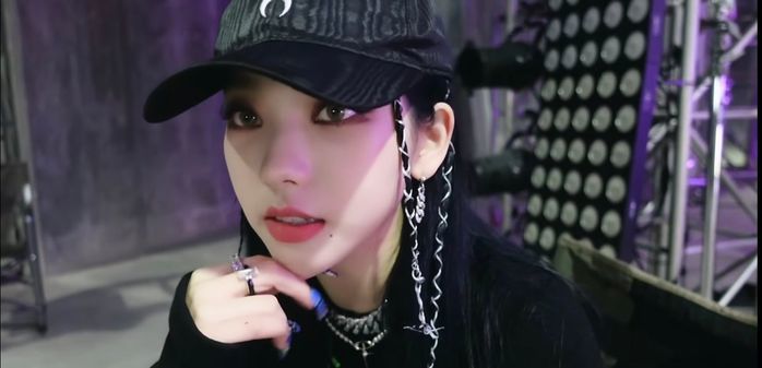Lỗi make up khó đỡ của mỹ nữ Kpop: Jang Wonyoung xuống sắc vì lông mày