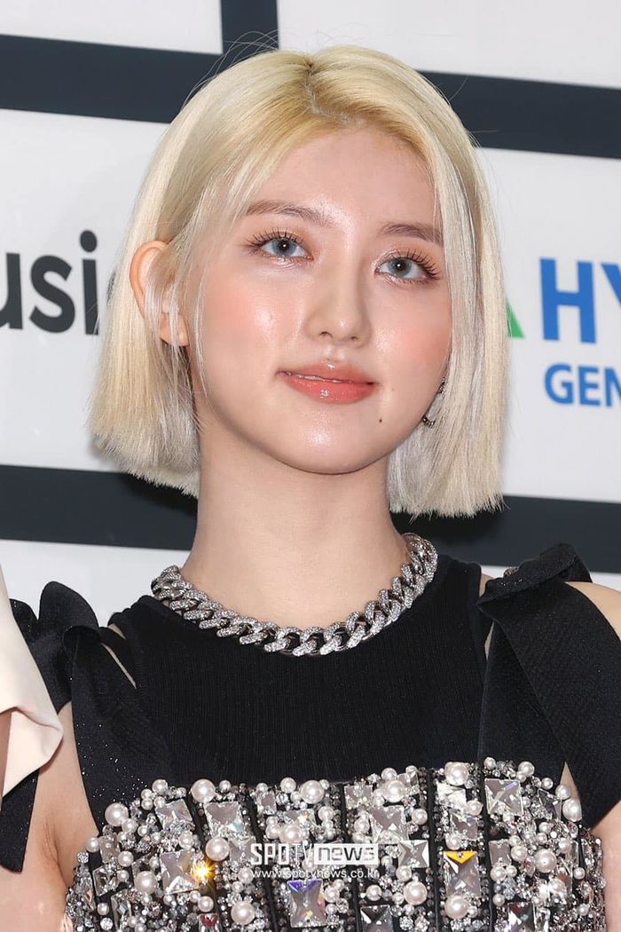 Lỗi make up khó đỡ của mỹ nữ Kpop: Jang Wonyoung xuống sắc vì lông mày