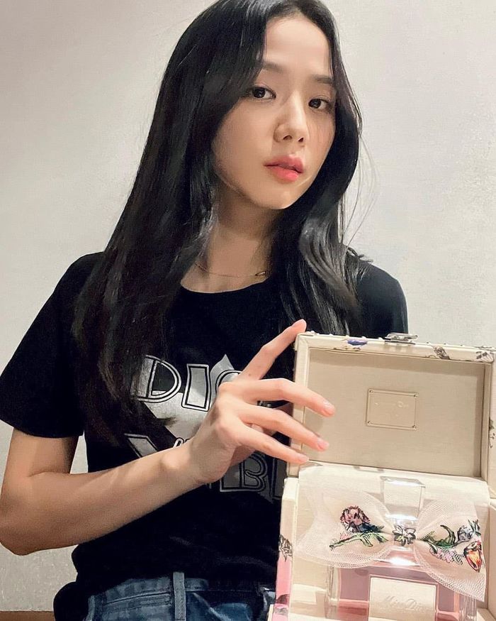 Lỗi make up khó đỡ của mỹ nữ Kpop: Jang Wonyoung xuống sắc vì lông mày