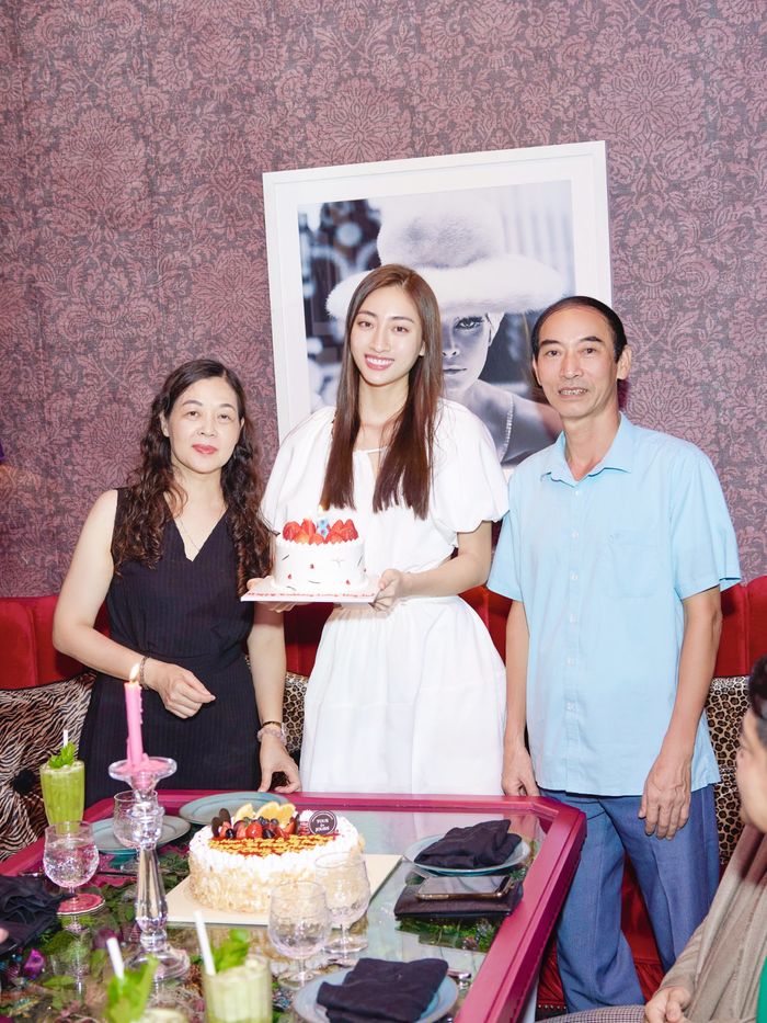 Lương Thùy Linh được bà trùm Hoa hậu tặng xế hộp mừng sinh nhật