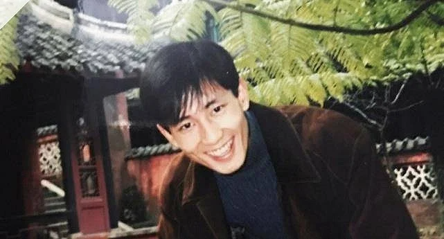 Mã gen nhà Triệu Lộ Tư không thể đỉnh hơn: Bố hệt như soái ca màn ảnh