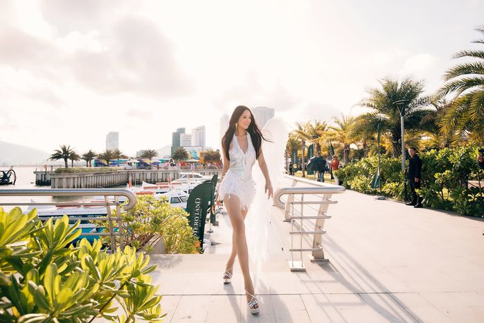 Mỹ nhân Việt diện style “đôi cánh thiên thần”: Hà Hồ chẳng thua ai